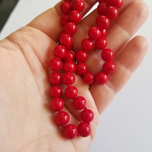 Relisted - Vintage Monet glass beads necklace red beaded strand choker - Picture 4 of 8